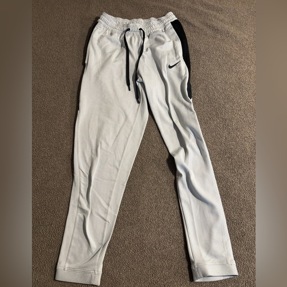 Men’s M Nike Gray and White Dri-FIT Sweats